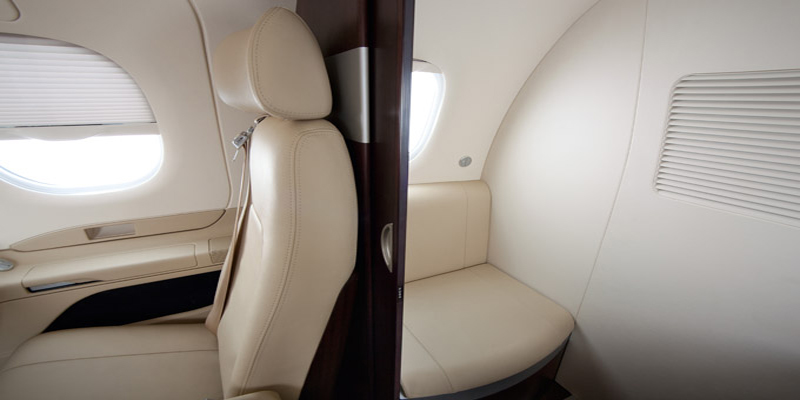 Embraer-Phenom-100-interior-3